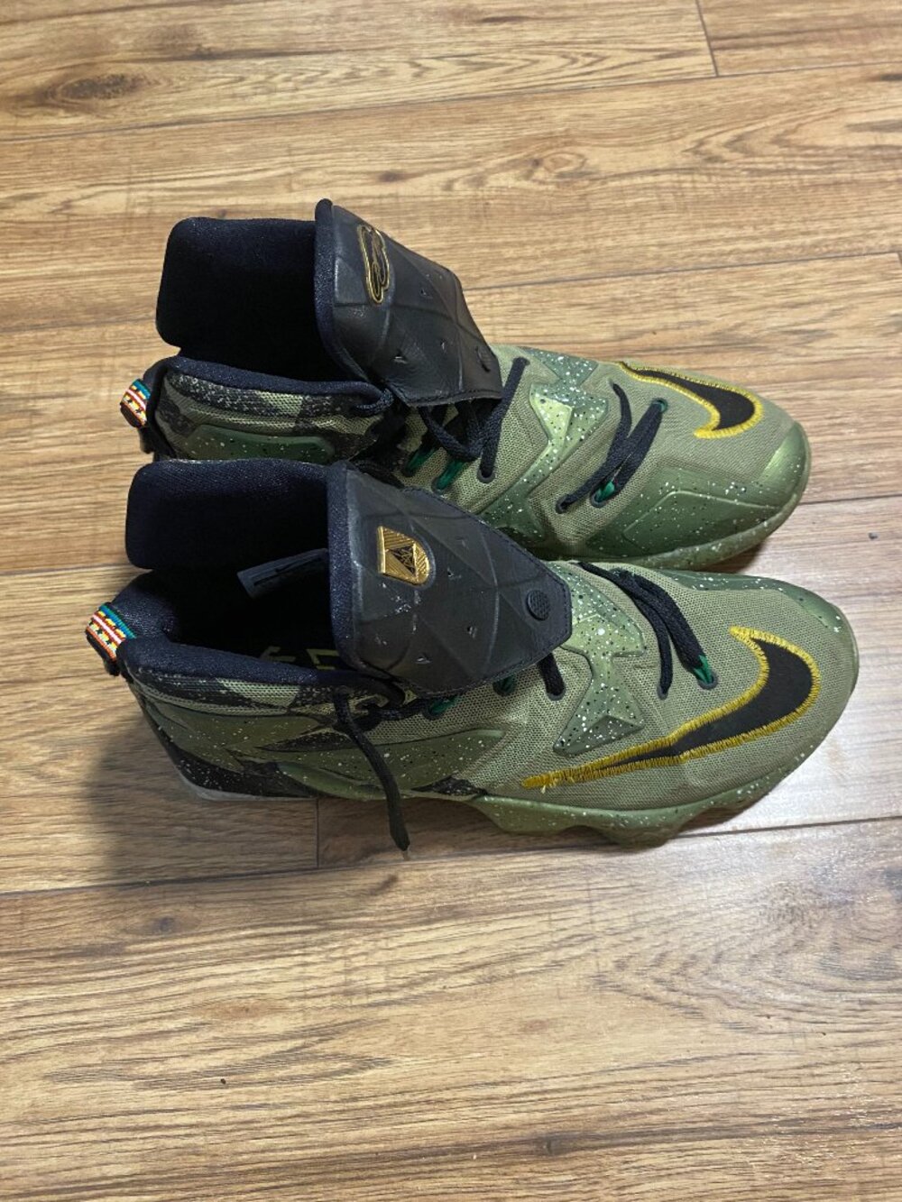 Nike LeBron James green camo basketball shoes men’s size 10.5